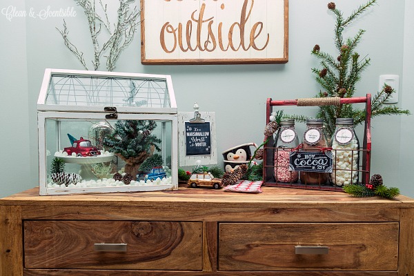 Beautiful Christmas home tour! with lots of simple Christmas decorating ideas.