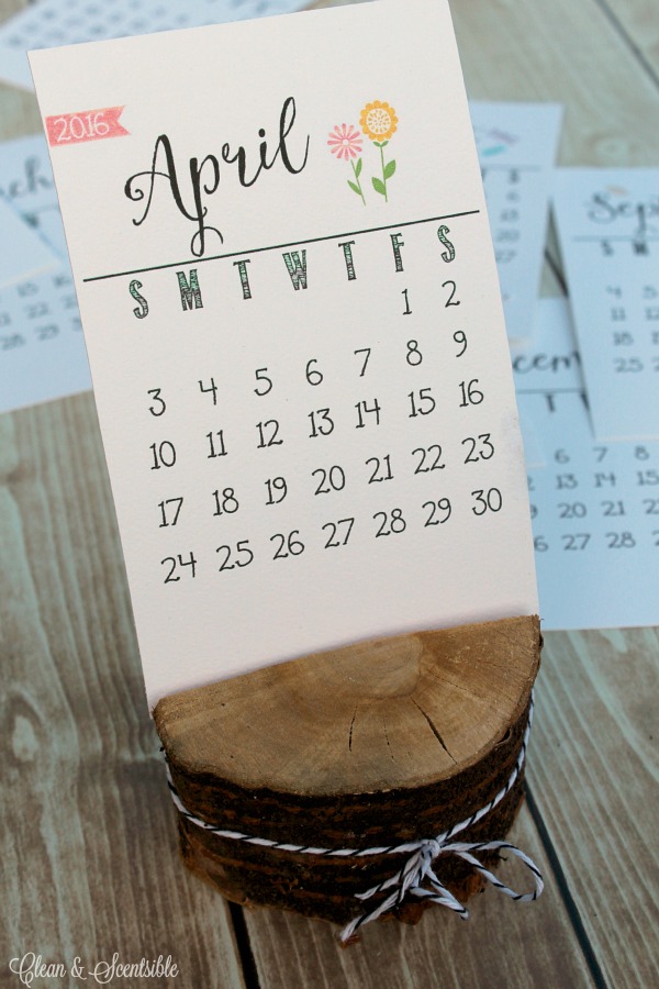 Free printable 2016 calendar. Works great for your desk, office space, or by the telephone. SO cute and perfect for gift ideas!