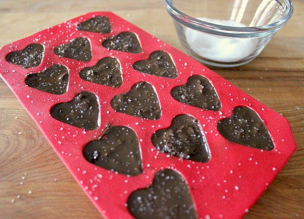 Make these delicious bacon chocolate hearts for a unique Valentine's Day gift!  A definite taste sensation!