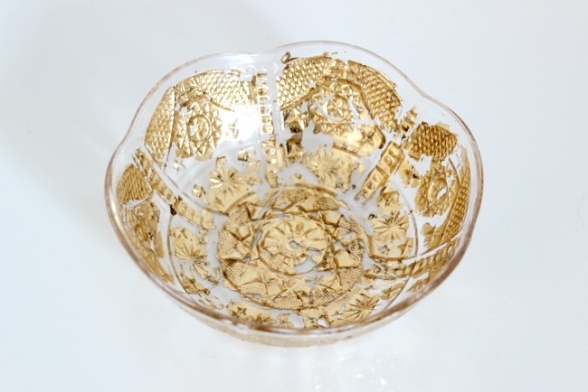 Simple tutorial to learn how to apply gold leaf  to any plastic or glass ware.  Turn dollar store items into beautiful decor pieces!