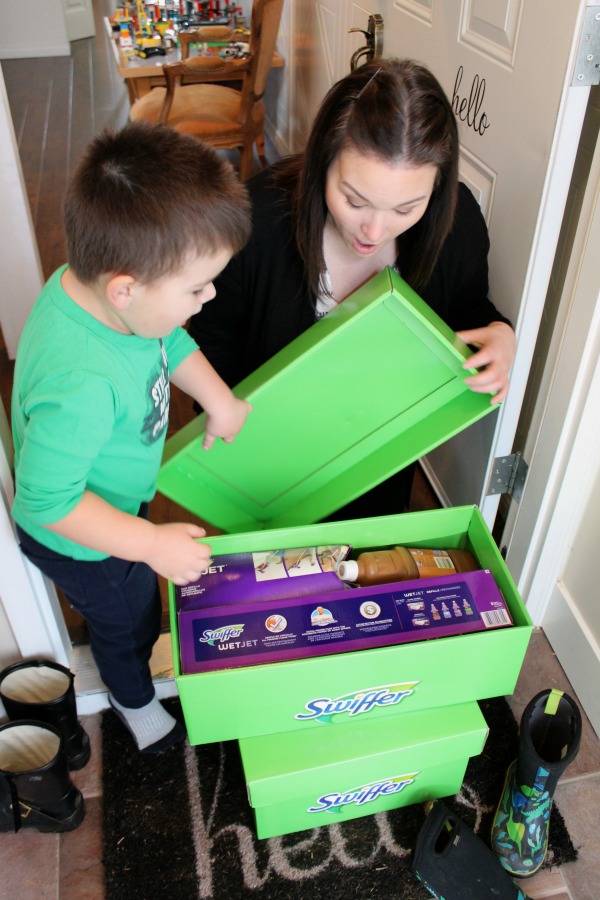 Encouraging creative play in kids with Swiffer.