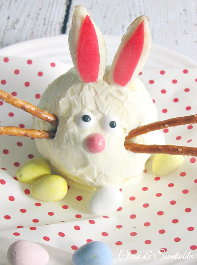 Adorable Easter bunny ice cream sundaes using a scoop of ice cream, cnady eyes, pretzel sticks, and banana ears.