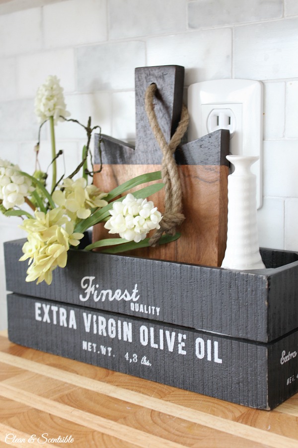 Beautiful spring home tour with lots of simple decor ideas to decorate your home for spring!