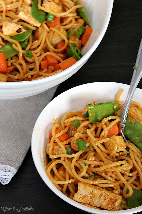 Delicious curry-peanut noodle bowls - can add tofu for a vegetarian option or chicken. Such a quick and easy dinner idea in less than 30 minutes!