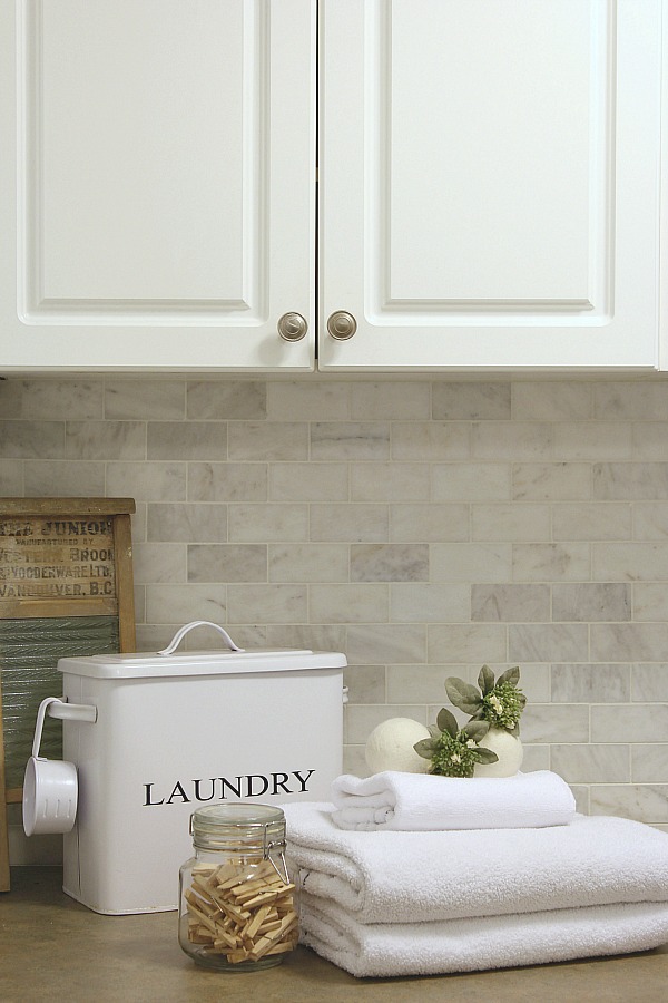 Beautiful laundry room design inspiration to make your laundry room pretty and functional.