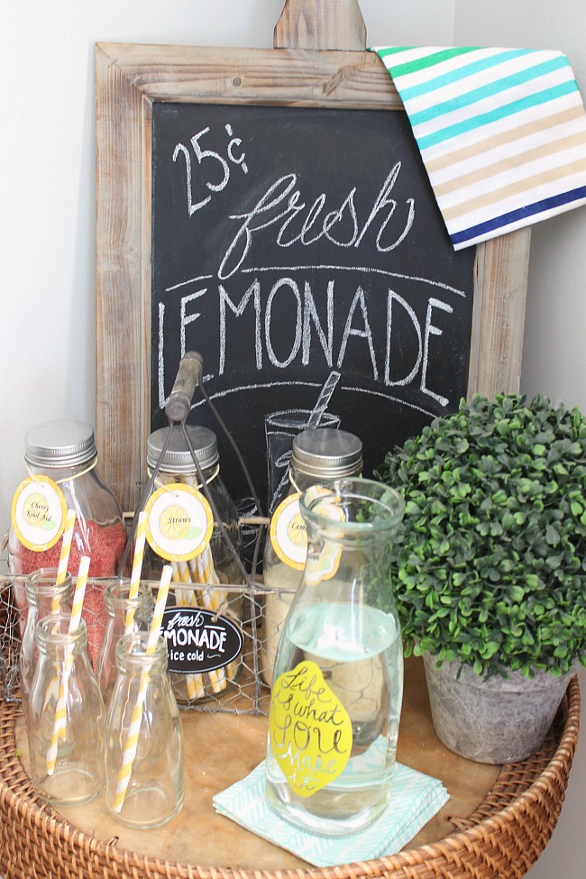 Beautiful simple summer home tour and summer decor ideas. Love this easy beverage bar.