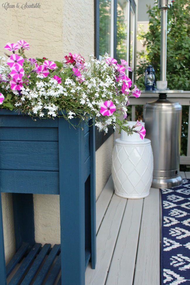 Lots of great ideas to design and decorate your backyard patio for summer!