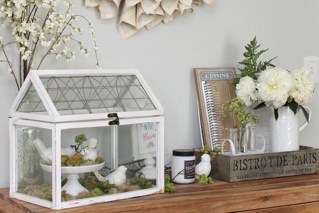 Beautiful simple summer home tour and decor ideas with a farmhouse style.