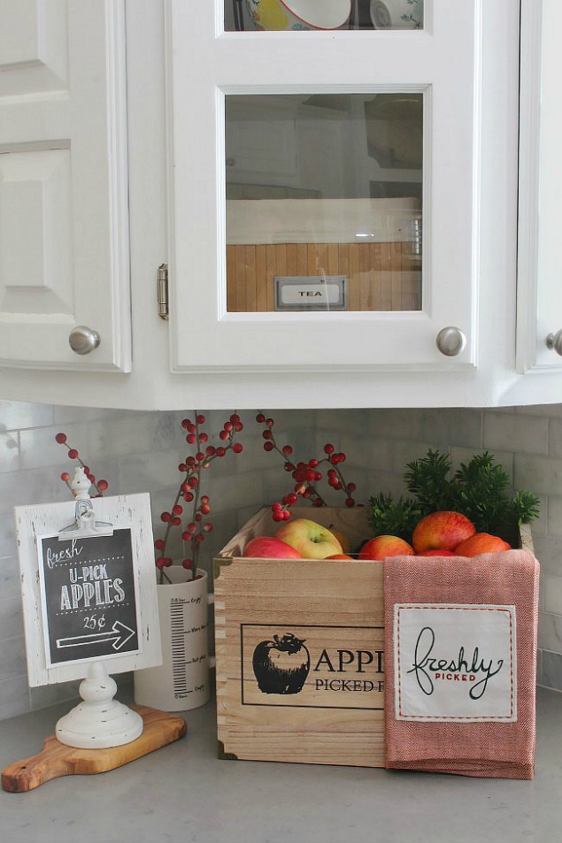 Lots of fall chalkboard inspiration and tips to create your own chalkboard art.