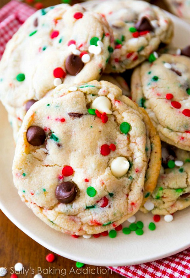 The best Christmas cookie recipes! Perfect for Christmas baking or Christmas Cookie exchanges. 