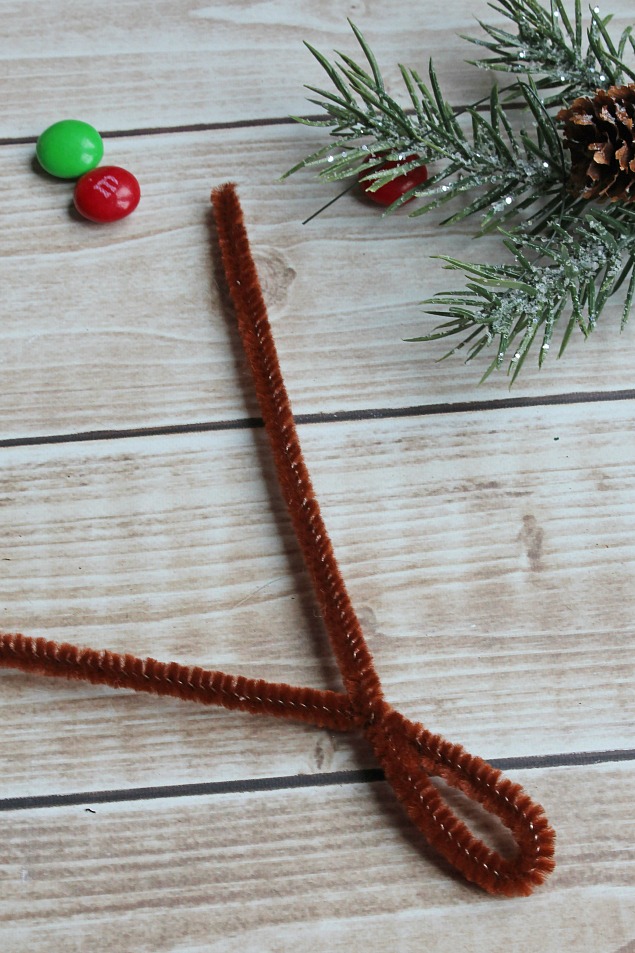 Reindeer treats. This easy Christmas craft is lots of fun for the kids and make cute little gifts or table toppers.