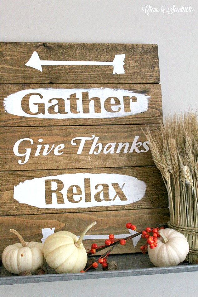 Easy DIY rustic wood sign. Love this - perfect for Thanksgiving decor!