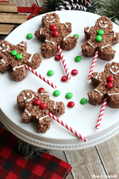 Gingerbread Rice Krispie Treats.Quick, cute and easy Christmas Rice Krispie treats! Fun for class treats, Christmas parties or fun dessert ideas!