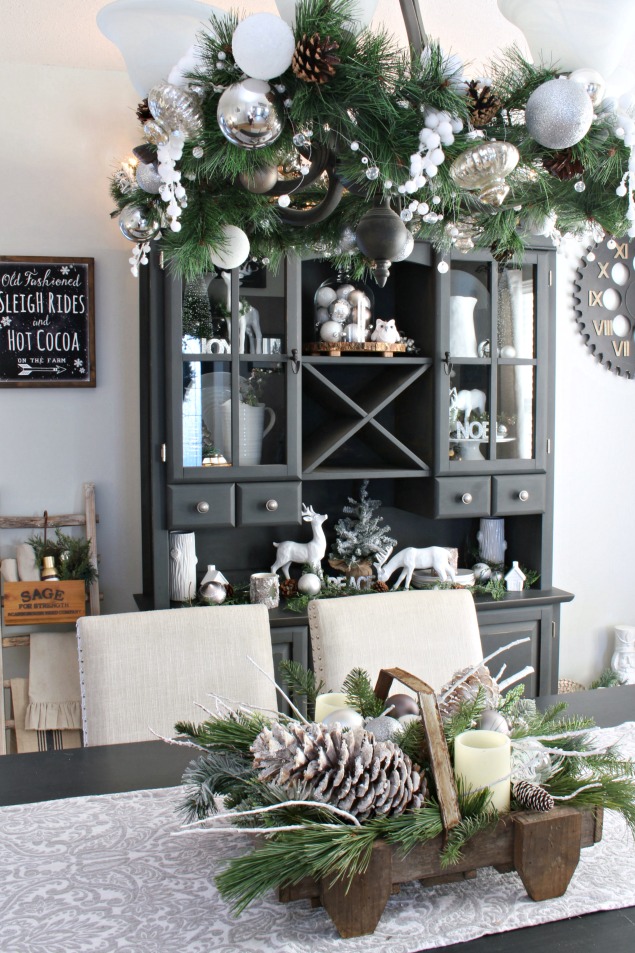 Beautiful neutral Christmas dining room. Lots of Christmas decorating ideas to add that soft, winter's touch.