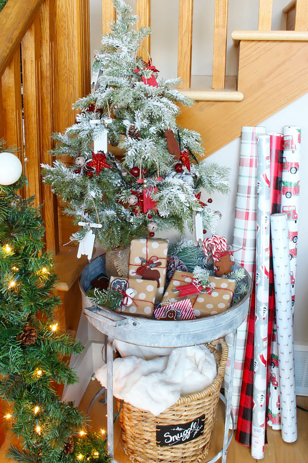 Fun and festive Christmas home tour. Lots of red and white with a cozy, Christmas cabin feel.
