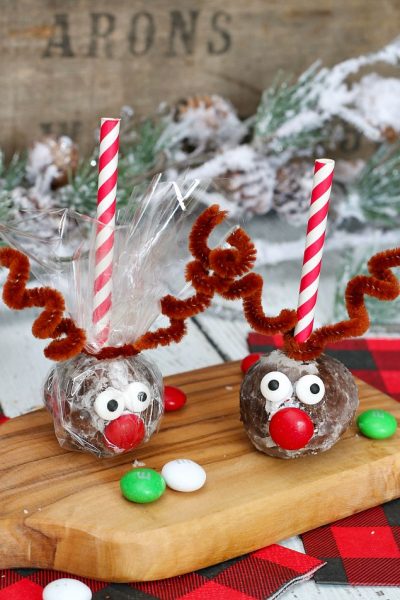 Donut hole reindeer treats wrapped up for a cute and easy Christmas treat!