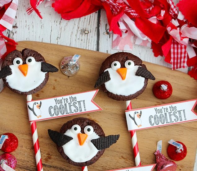 Quick and easy 2 bite brownie penguin Valentine's Day treats. Free printables included.
