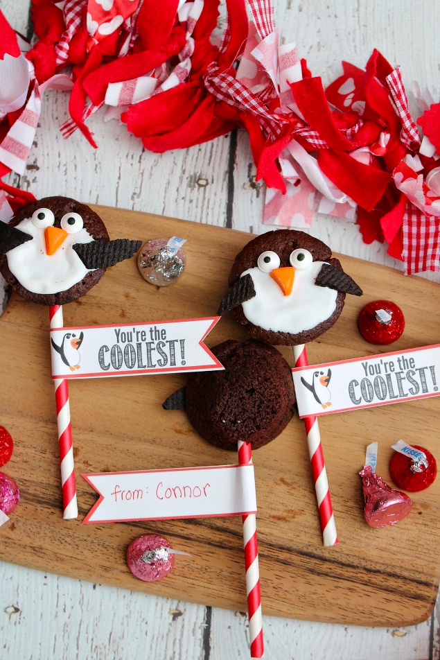 Quick and easy 2 bite brownie penguin Valentine's Day treats. Free printables included.