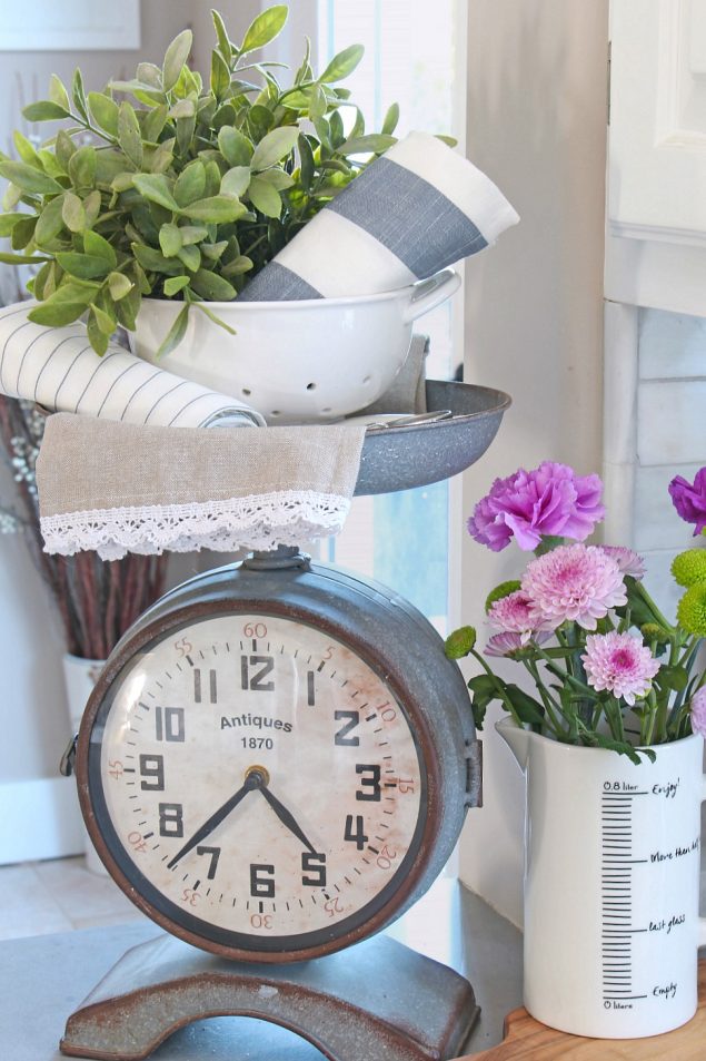 Beautiful spring home tour with a modern farmhouse style. Lots of simple decorating tips to add some spring and summer decor to your home.