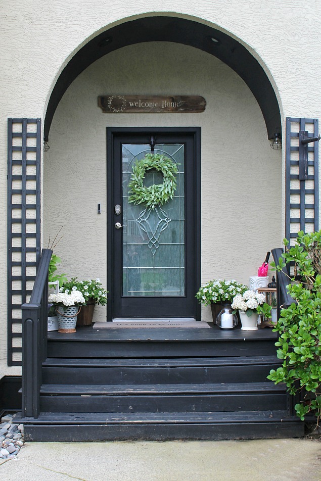 Simple ways to increase the curb appeal of your home. Add it in as part of your regular spring cleaning!