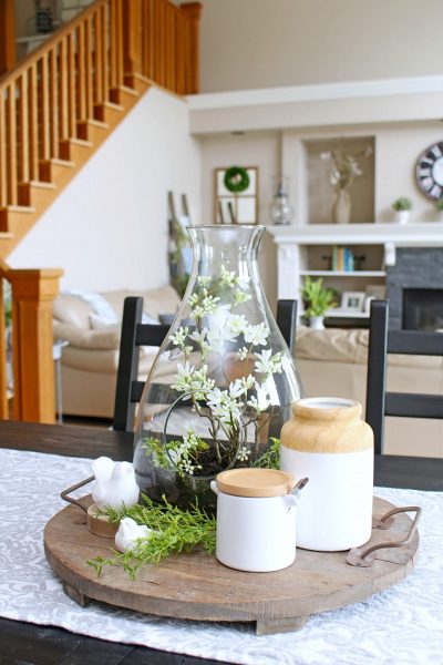 I love this simple spring centerpiece. So pretty and easy to do!