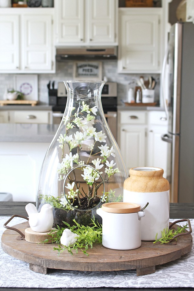 Pretty spring terrarium. This would be so easy to do! 10 minute spring decorating ideas.
