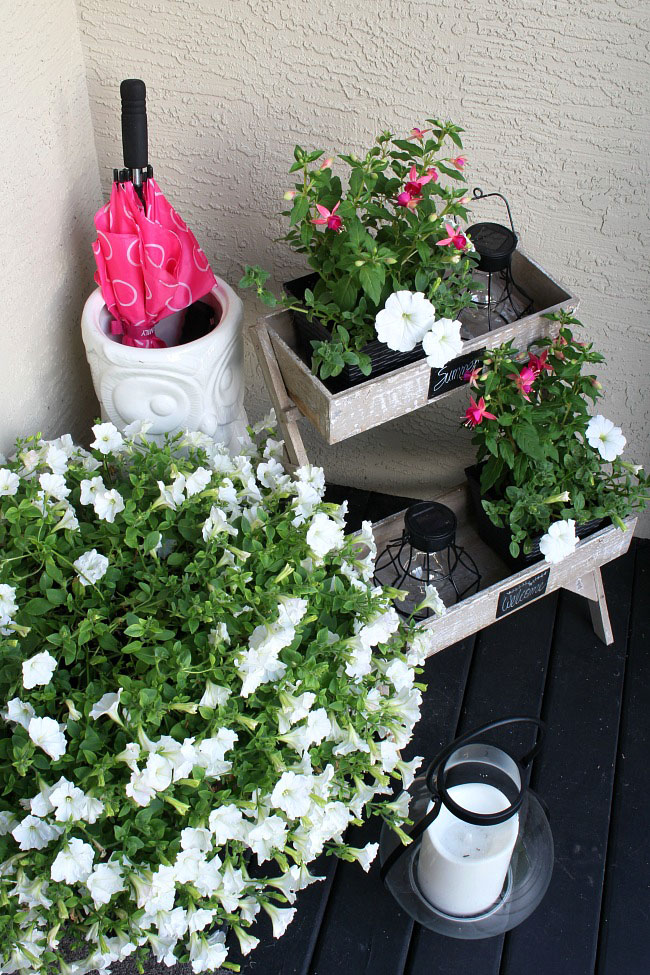Beautiful summer front porch decorating ideas. Easy ways to boost your curb appeal.