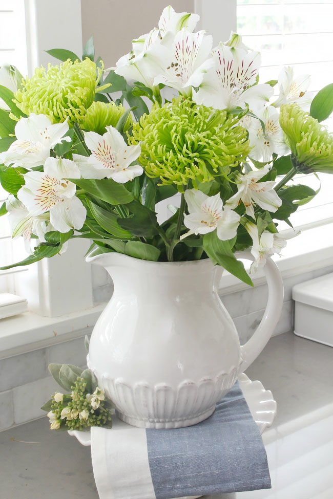 How to keep fresh flowers last longer. Keep your fresh flowers looking their best with these tips and tricks to make them last longer.