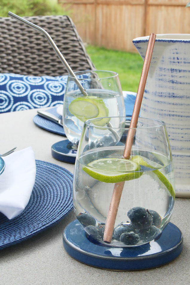Beautiful simple summer tablescape ideas. Easy to do and so pretty!