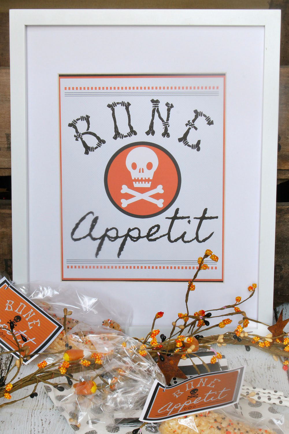 Bone Appetit Halloween Printables. Free Halloween printables including treat tags, labels, and wall art. Perfect to decorate you kitchen or dining room for Halloween!
