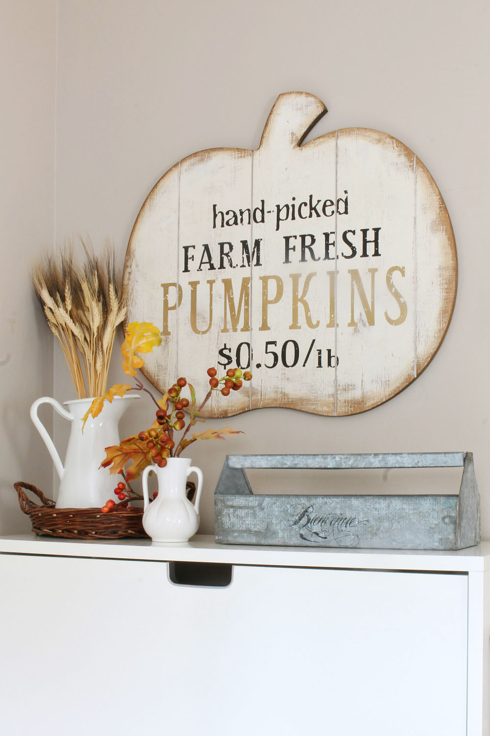 Fall front entry decorating ideas. Create a welcome entry for family and friends with these simple ideas to dress up your front entry for fall.