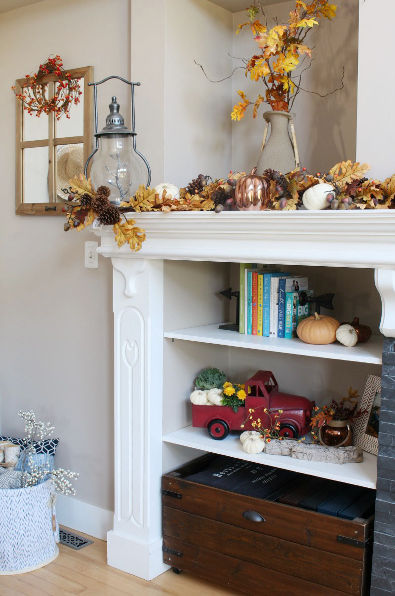 Family Room Fall Decorating Ideas. Easy fall decorations in traditional autumn colors with pops of blue.