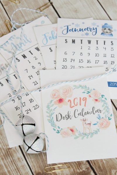 Free printable 2019 Desk calendar. Beautiful watercolor design!