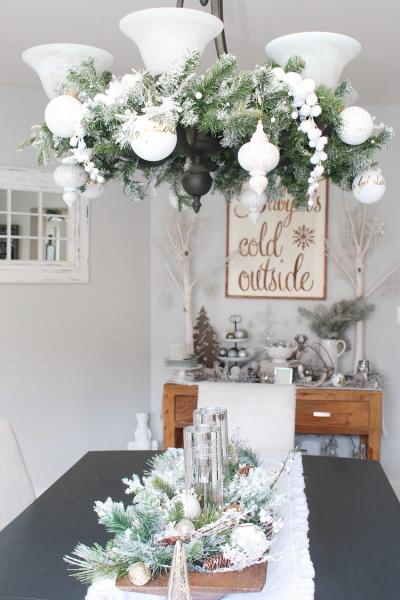 Farmhouse Dining Room Christmas Decorations - Clean and Scentsible