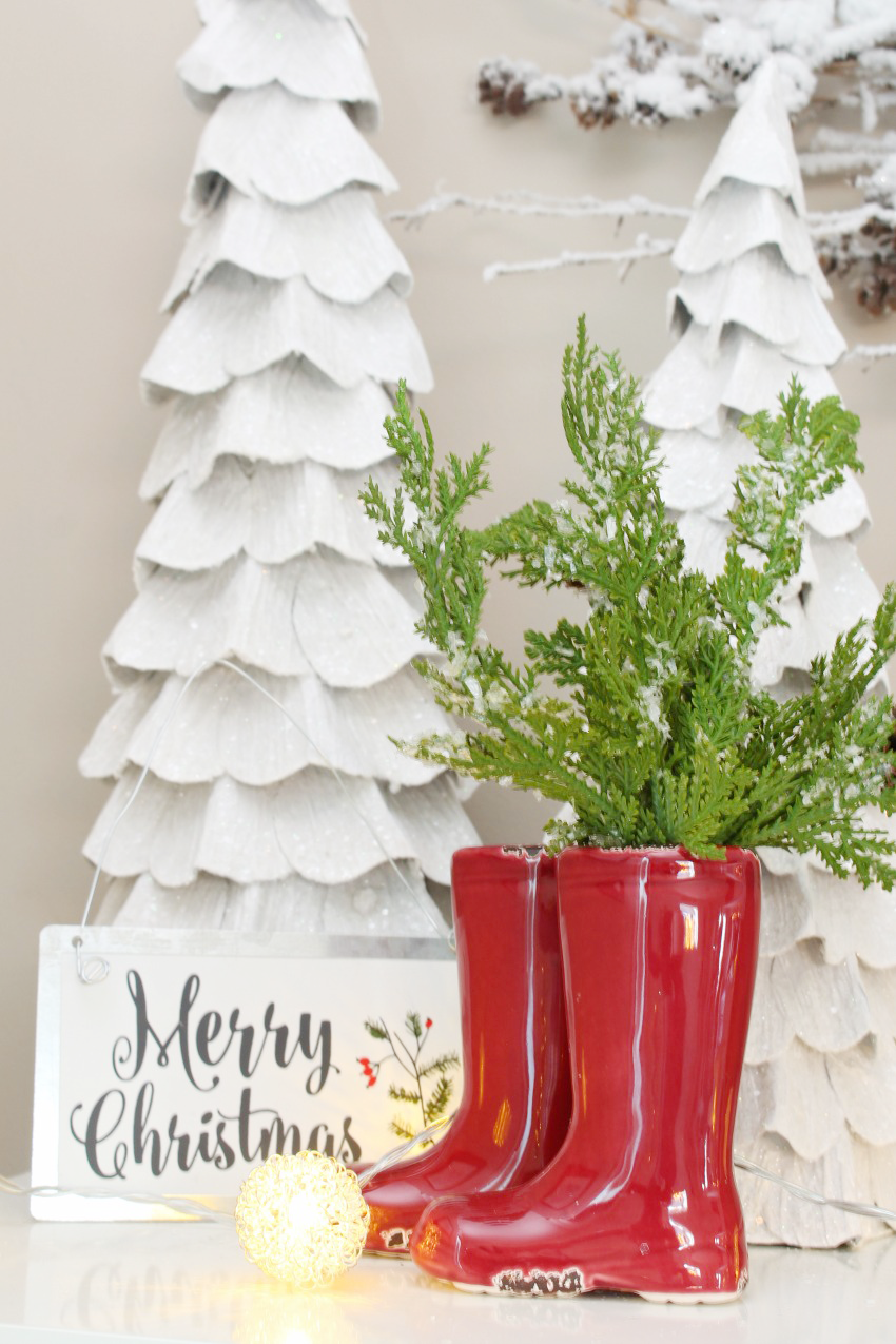 Christmas Front Entry Decorating Ideas. Pretty and simple ideas to dress up your front entry for the holidays. Love the red and white farmhouse feel!