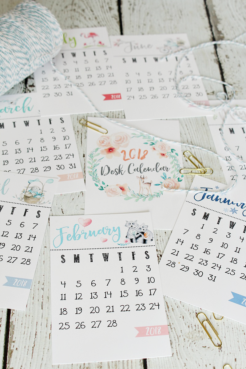 Cute free printable 2018 Calendar. Display on a wood stand, clipboard, photo frame and more! Keep organized for 2018!