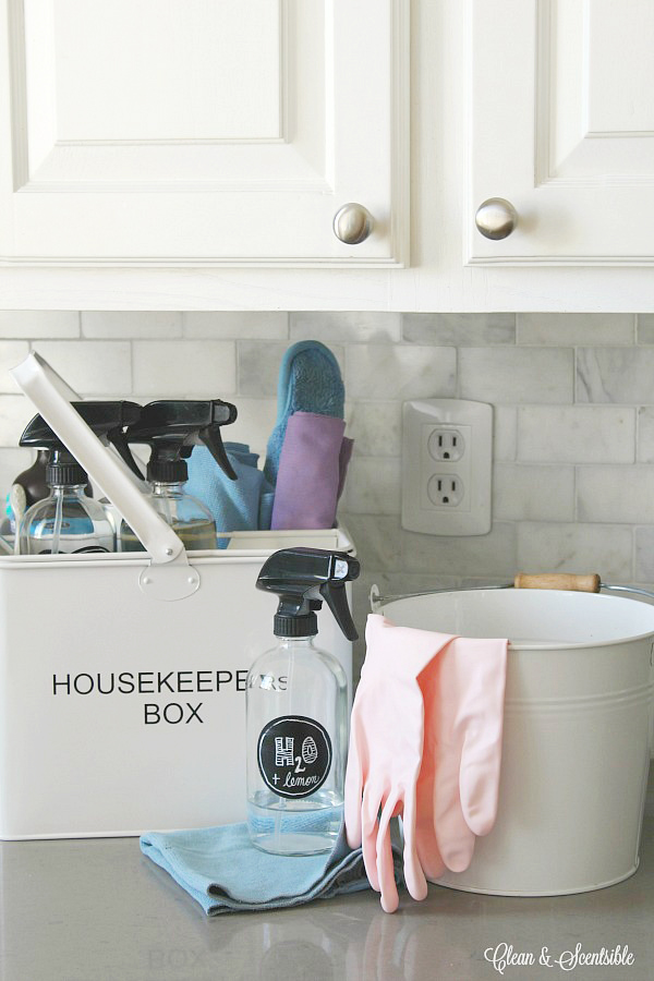 Great ideas on how to organize your cleaning supplies for quick and easy cleaning!