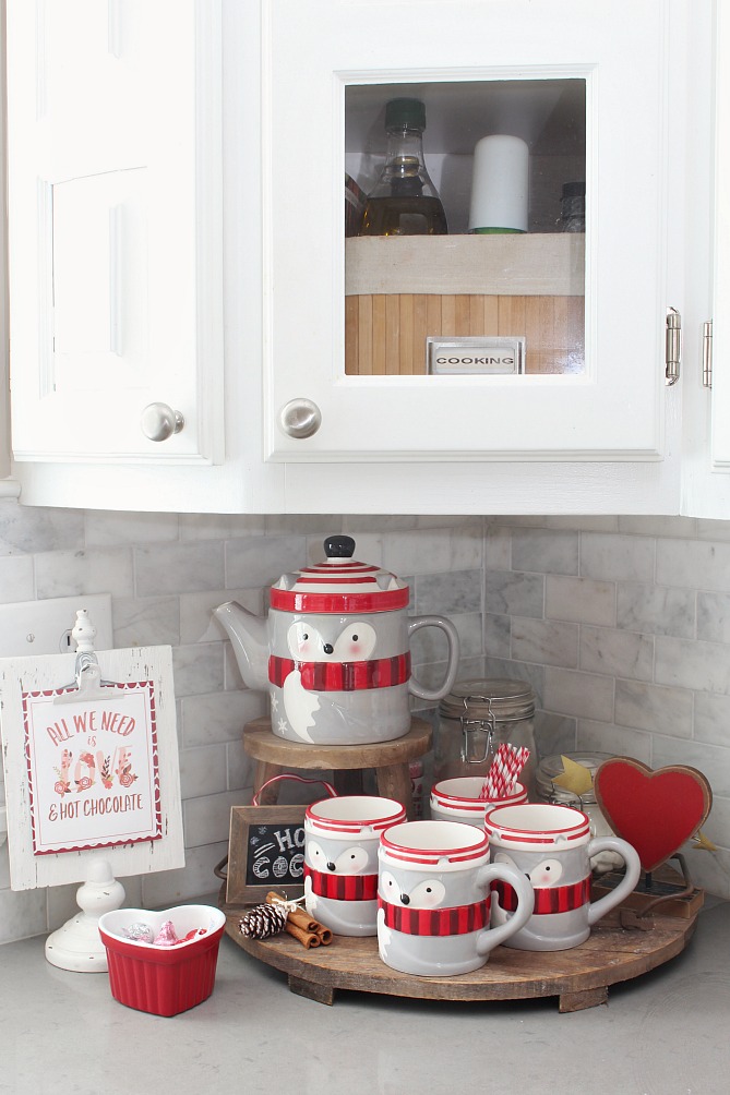 Cute Valentine's Day hot chocolate bar. Free hot chocolate bar printables included. Love this!