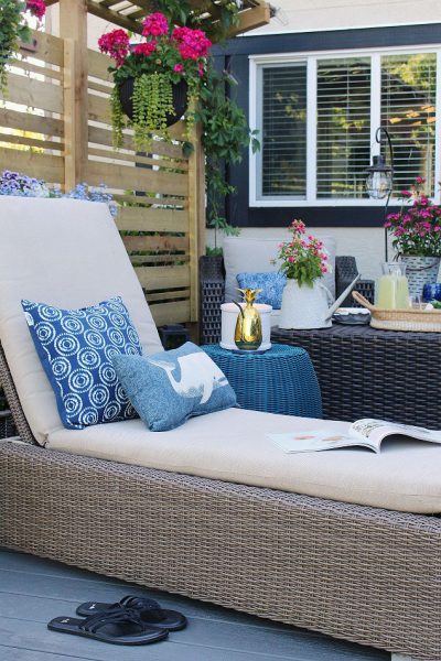 How to clean outdoor cushions. Beautiful summer patio decorated with pops of blue.