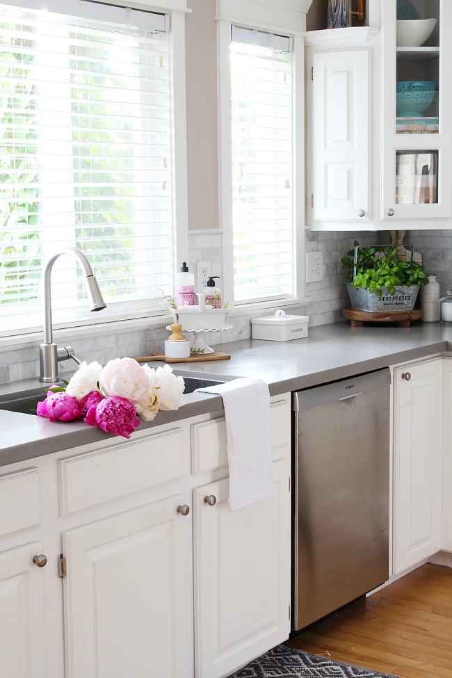 Summer Kitchen Decorating Ideas and Summer Home Tour ...
