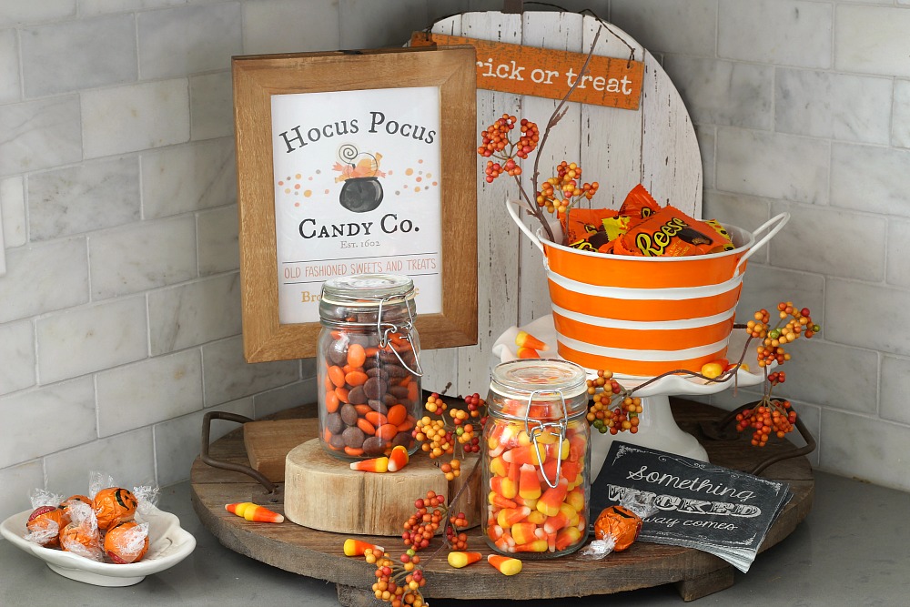 Halloween candy bar with Hocus Pocus Candy Co. free Halloween printable in a frame.