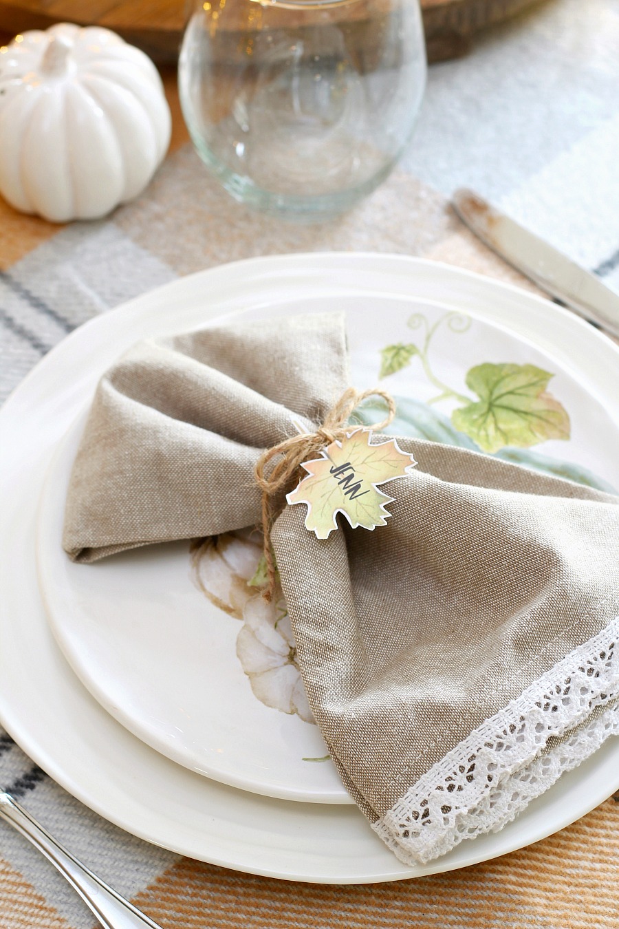 Thanksgiving place setting with free printable leaf name tags.