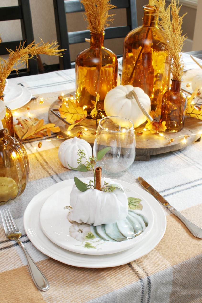 Thanksgiving place settings and tablescape using a napkin fold pumpkins.