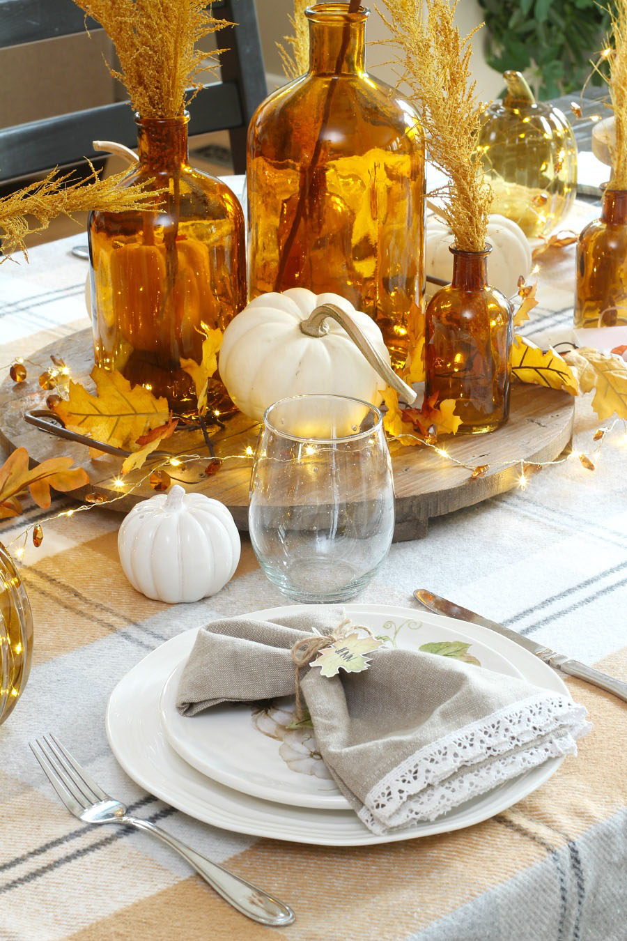 Thanksgiving place setting with free printable leaf name tags.