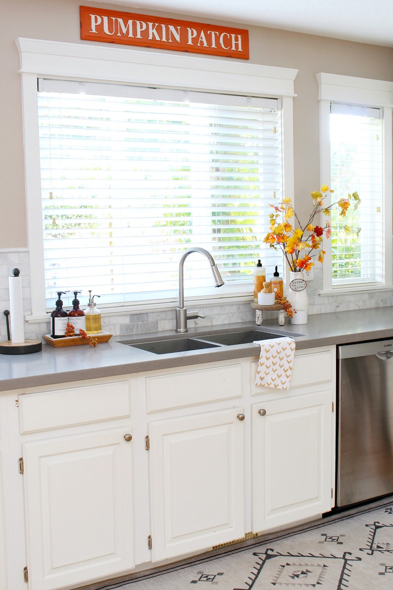 Beautiful fall kitchen decor ideas in a white farmhouse style kitchen.