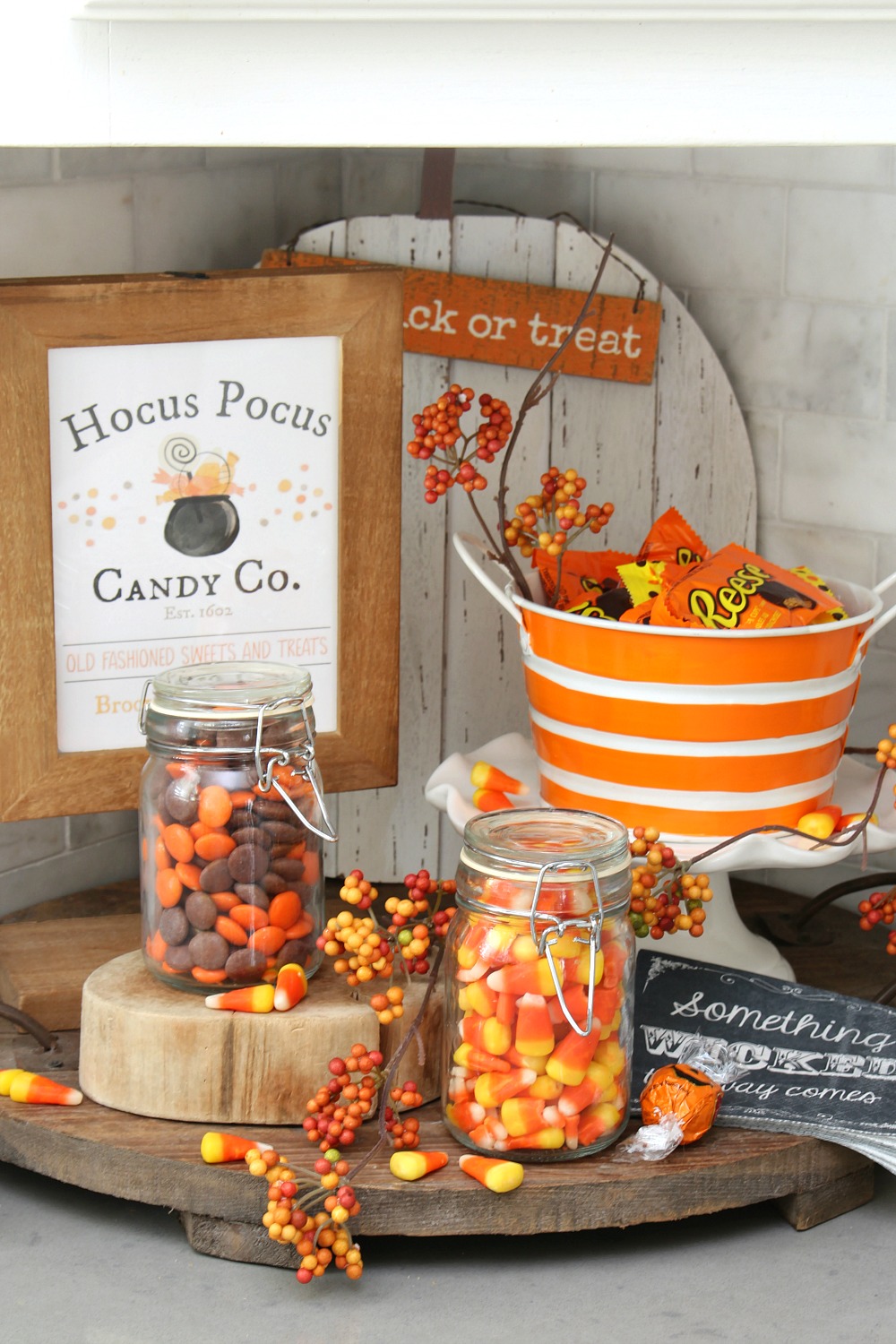 Hocus Pocus Candy Co. free Halloween printable used for a fun Halloween candy bar.