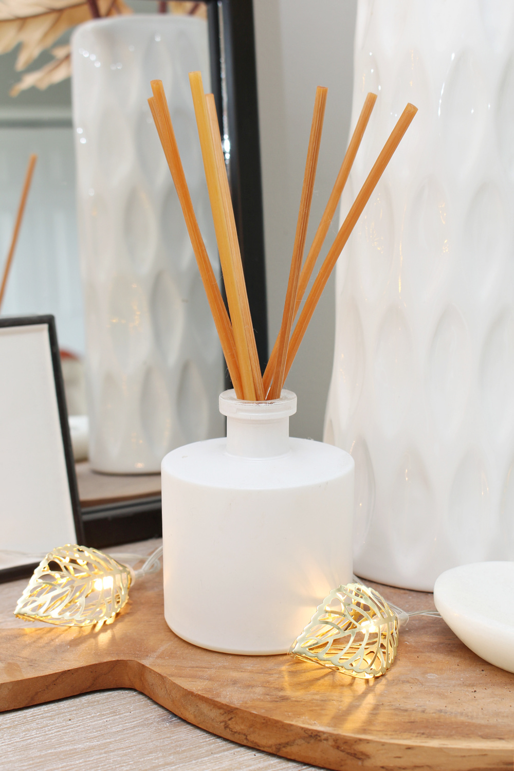 Diffuser with fall scents and leaf lights.
