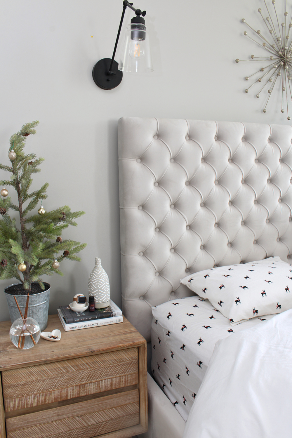 Christmas bedroom with reindeer sheets.