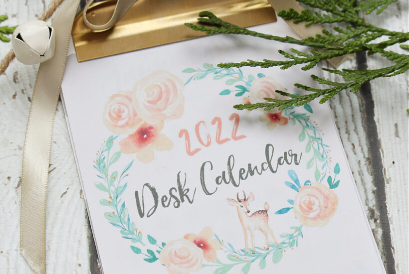Free printable 2022 desk calendar with watercolor designs.