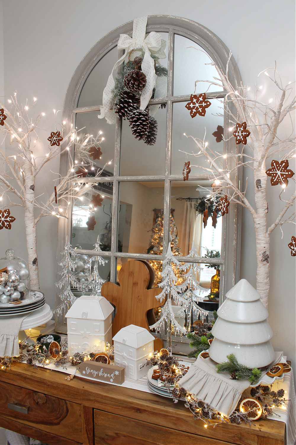 A Christmas sideboard inspired by gingerbread.